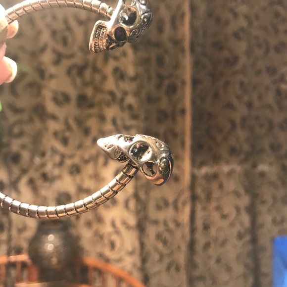 Skull Cuff - Picture 2 of 7